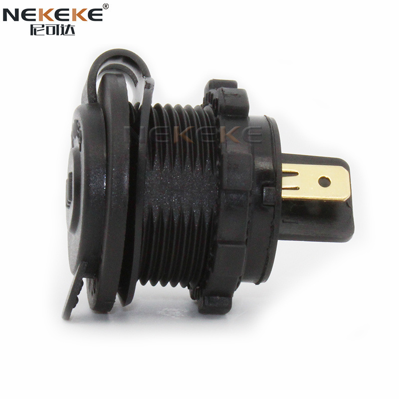 120W IP65 Waterproof Plug And Socket , Merit Power Socket For Yacht Auto Car
